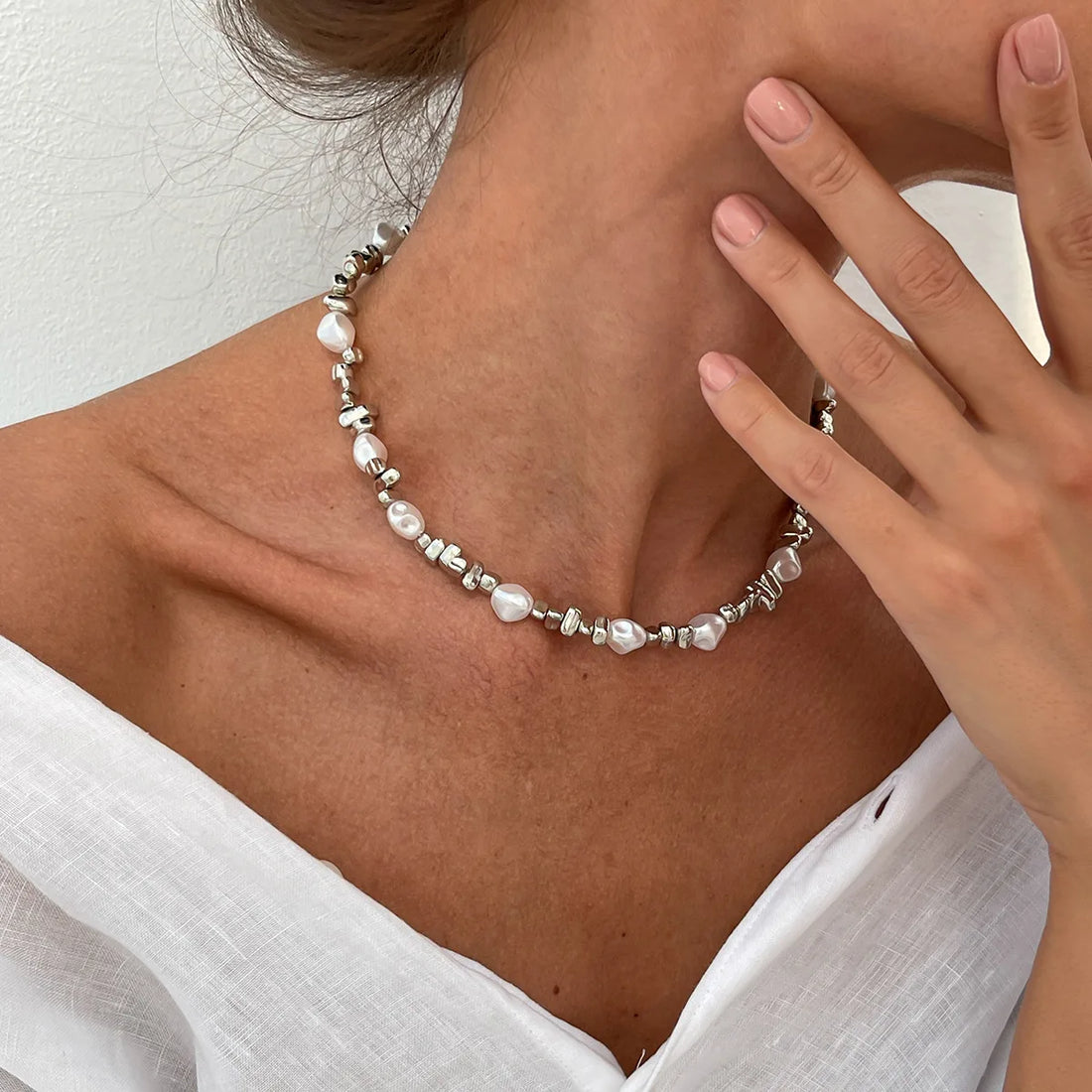 Trobicana Retro Imitation Pearl Woven Collarbone Necklace - image 6