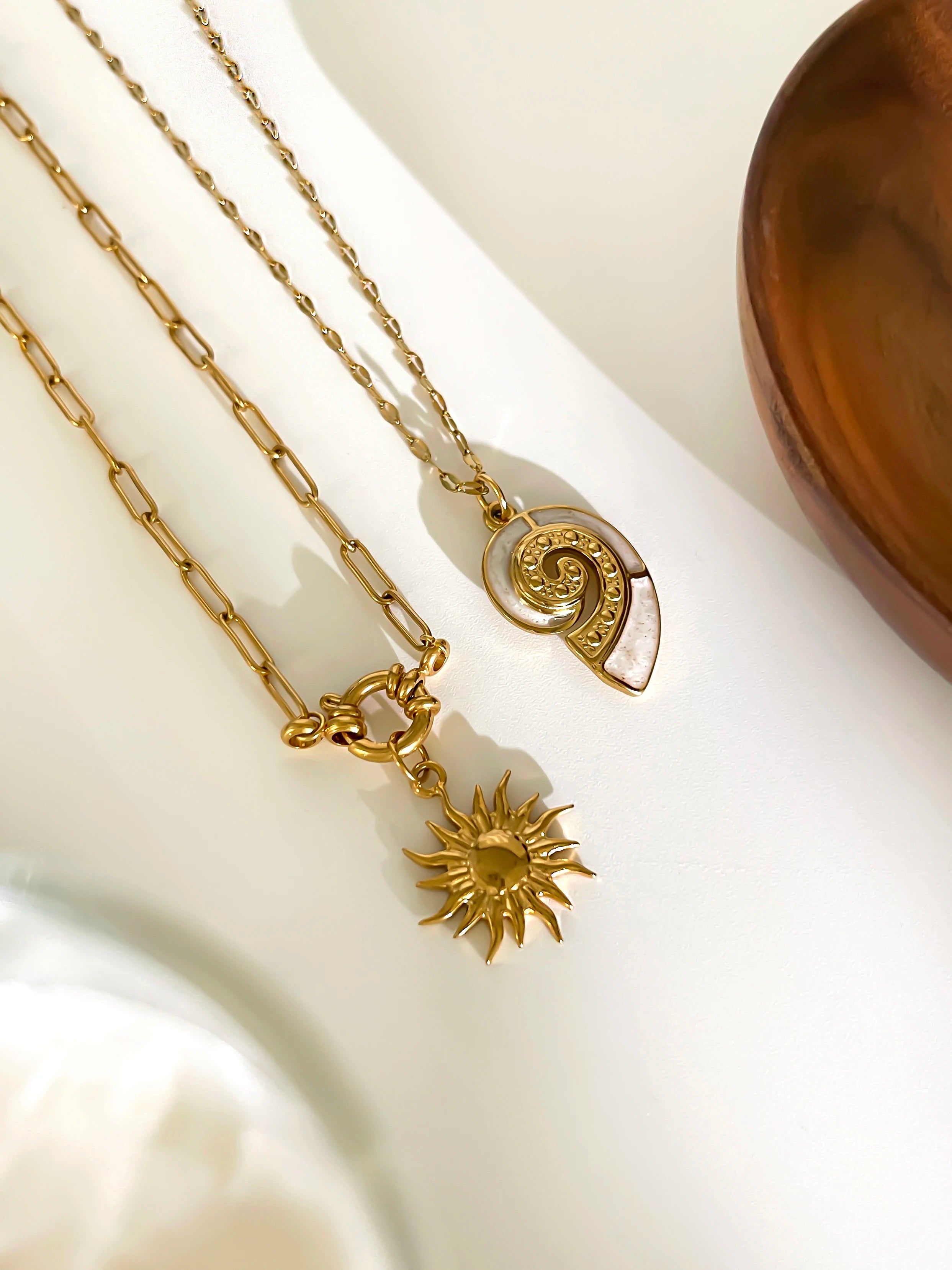 Sunflower Conch Pendant Necklace