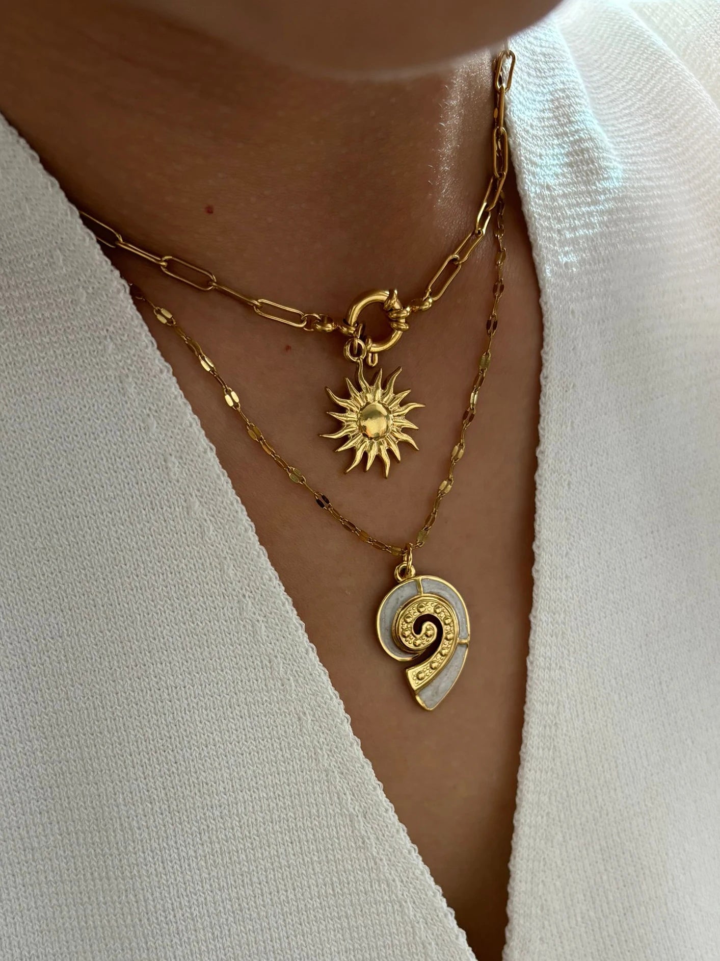Sunflower Conch Pendant Necklace