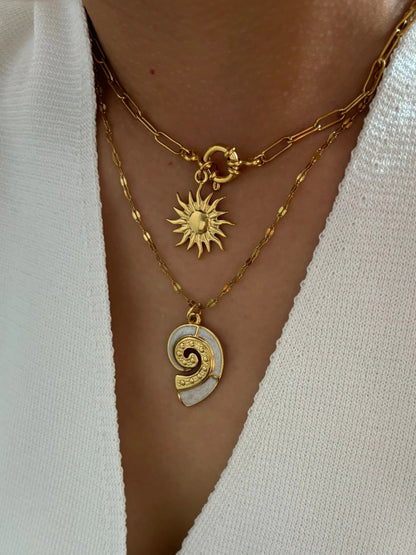 Sunflower Conch Pendant Necklace